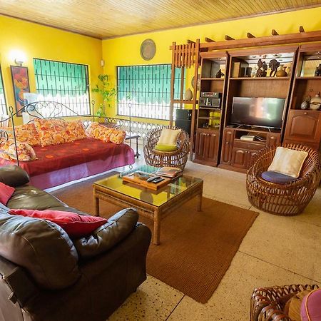 2 Bedroom On Private Estate Kingston Exteriör bild